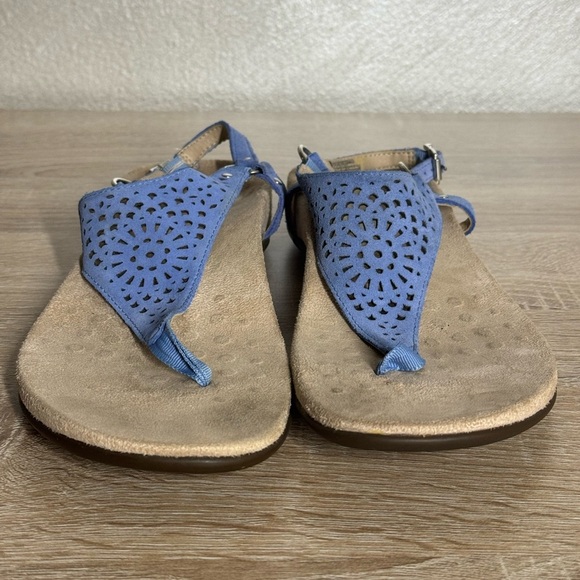 Vionic Women 9 Blue Perforated Leather Thong Sandals - Picture 3 of 11